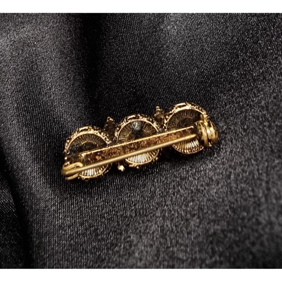 Vintage 1950s Gold-Tone Brooch With Blue & Red Glass Stones Intricate Filigree - Picture 5 of 6